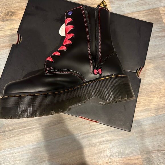 Hello kitty doc martens - Picture 7 of 10